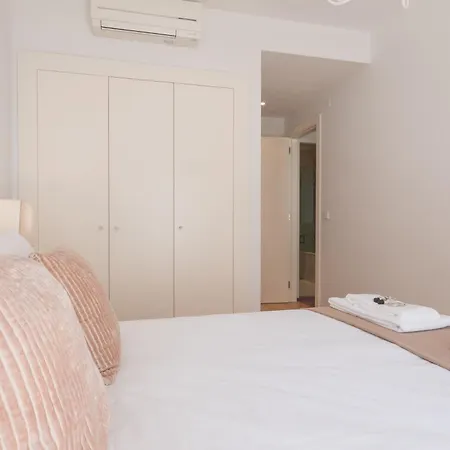 Flamingos - Spacious 2 Bedroom With Ac And Outdoor Area