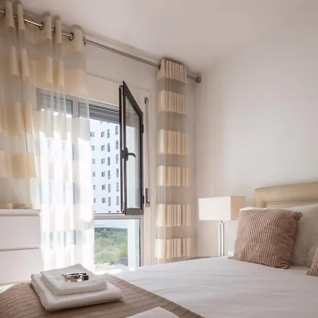 Flamingos - Spacious 2 Bedroom With Ac And Outdoor Area *