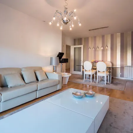 Flamingos - Spacious 2 Bedroom With Ac And Outdoor Area *