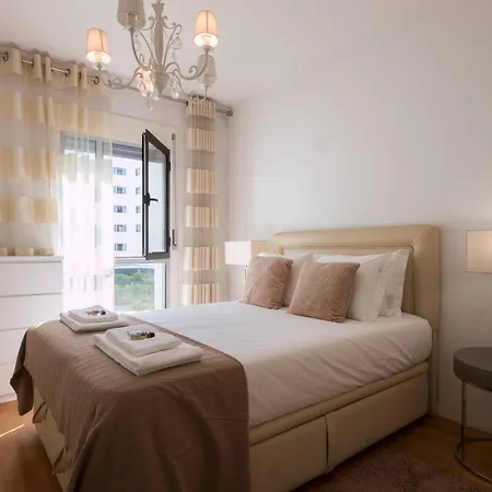 Flamingos - Spacious 2 Bedroom With Ac And Outdoor Area * Lisboa