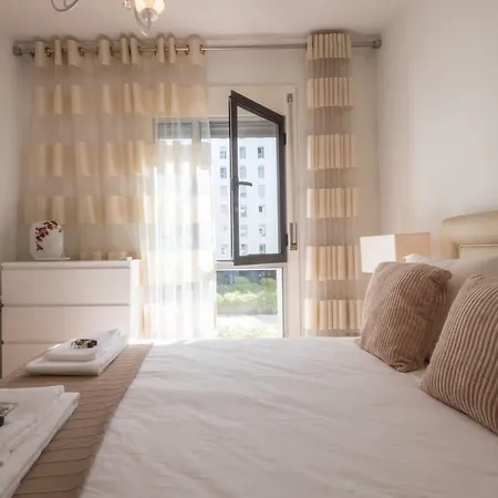 Flamingos - Spacious 2 Bedroom With Ac And Outdoor Area *